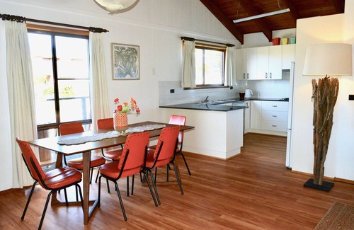 Malua Bay Casa | Binda Beach House - two beaches within 450m walk