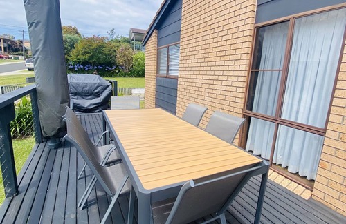 Malua Bay Casa | Binda Beach House - two beaches within 450m walk