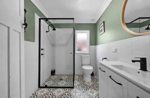 Orange Casa | Bindi Cottage, Spacious & Unique, Opposite Pool