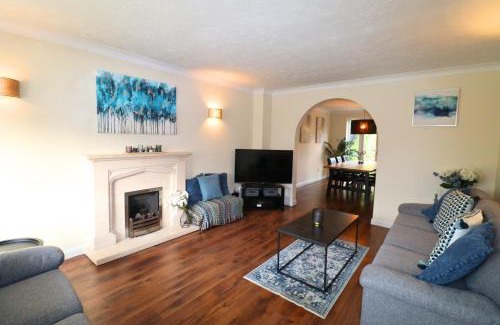 Binfield Casa | Binfield - Spacious Luxurious Four Bedroom House