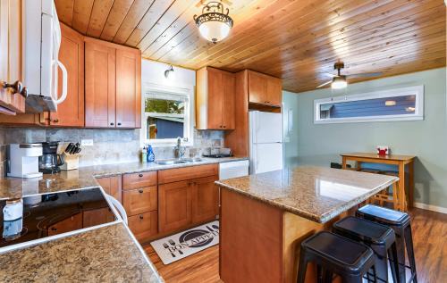 Birch Bay Casa | Birch Bay Cottage Retreat on river
