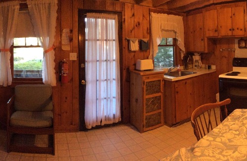 North Sebago Cabaña | Birch Cottage-Private Beach-Pets Welcome - Round Table Lodge, Sebago, Maine