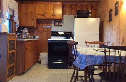 North Sebago Cabaña | Birch Cottage-Private Beach-Pets Welcome - Round Table Lodge, Sebago, Maine