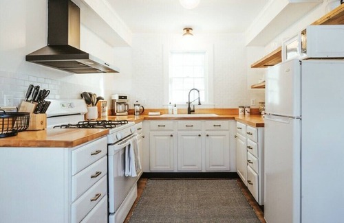 Weston Cabaña | Birch Hollow Cottage: a riverside Vermont retreat