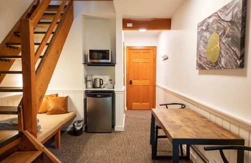Mazama Casa | Birch Room 10 - loft room at The Inn At Mazama
