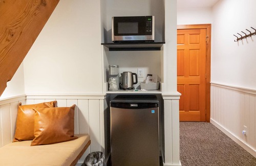 Mazama Casa | Birch Room 10 - loft room at The Inn At Mazama