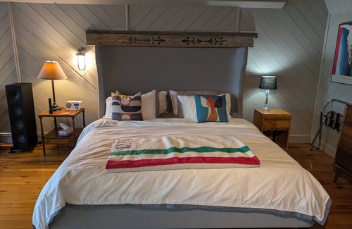 Colborne Casa | Birch View Studio - Luxury Guesthouse in Brighton, Ontario