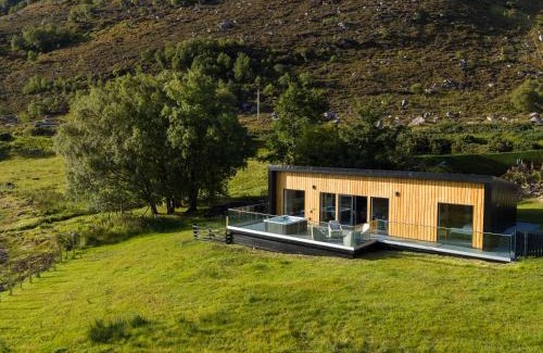 Garve Casa | Birches Lodge with Hot Tub