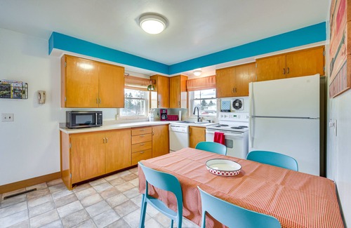 Mikana Cabaña | Birchwood Cottage with Red Cedar Lake Access!