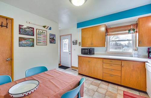 Mikana Cabaña | Birchwood Cottage with Red Cedar Lake Access!