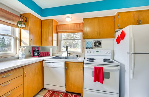 Mikana Cabaña | Birchwood Cottage with Red Cedar Lake Access!