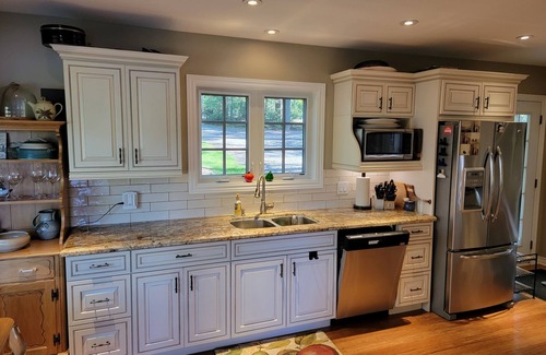 Bala Cabaña | Birchwood in Bala - Stroll to Town from Your Lake Muskoka Retreat!
