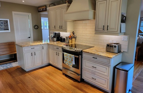 Bala Cabaña | Birchwood in Bala - Stroll to Town from Your Lake Muskoka Retreat!