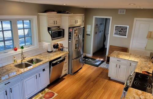 Bala Cabaña | Birchwood in Bala - Stroll to Town from Your Lake Muskoka Retreat!