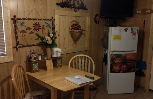 Cadillac Cabina | Birchwood Resort & Campground