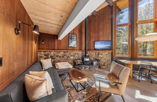 Alpine Meadows Casa | Birchwood Retreat by Tahoe Getaways - Newly Remodeled Pet Friendly Home in Alpine Meadows with Wood Fireplace, Hot Tub & Ski Shuttle!
