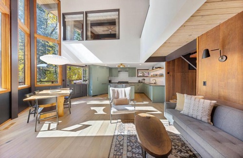 Alpine Meadows Casa | Birchwood Retreat by Tahoe Getaways - Newly Remodeled Pet Friendly Home in Alpine Meadows with Wood Fireplace, Hot Tub & Ski Shuttle!