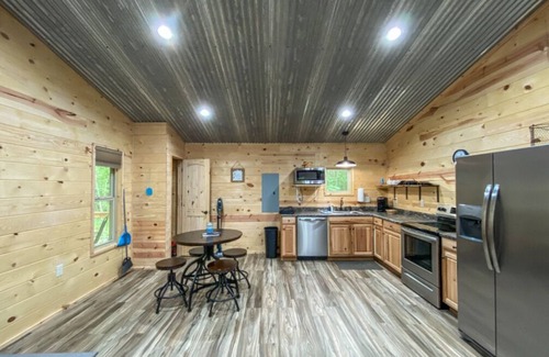 Fort Payne Casa | Bird House! Cozy cabin in the woods! With hot tub!