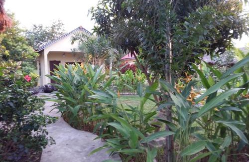 Krong Kaeb Hotel | Bird of Paradise Bungalows