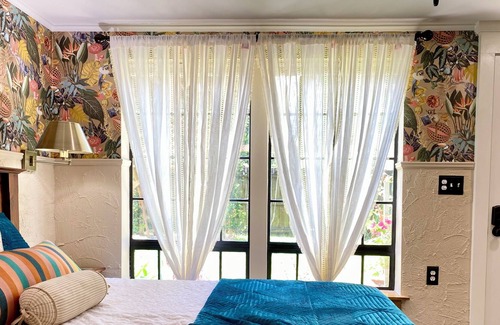 Broadmoor Casa | Bird-of-Paradise Studio: peaceful + easy parking