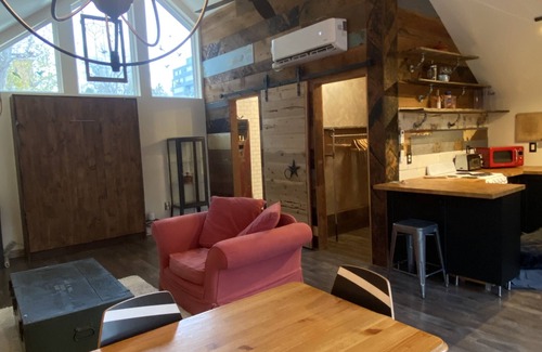 East Central Apartamento | Bird's Nest Hideaway University Historic District