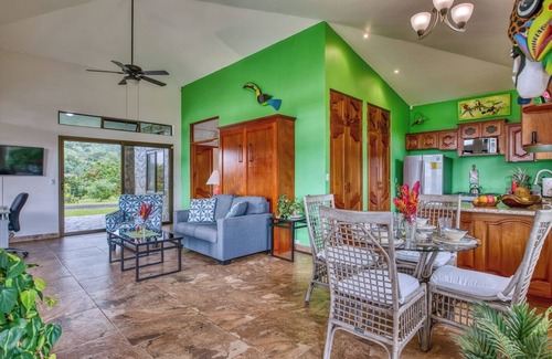 Tronadora Casa | Birder’s Paradise, Dazzling Lake & Volcano Views!
