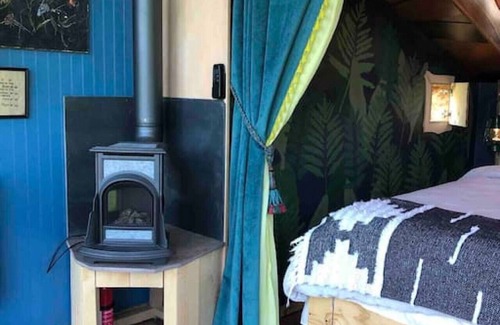 Roxbury Casa | Birdhouse · Glamping in New York the Catskills Birdhouse