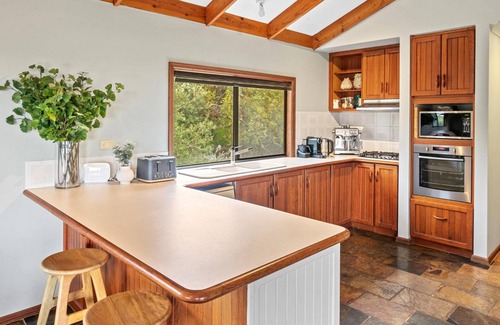 Eagle Bay Casa | Birdie Beach House - anyone for tennis?