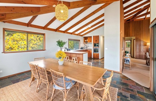 Eagle Bay Casa | Birdie Beach House - anyone for tennis?
