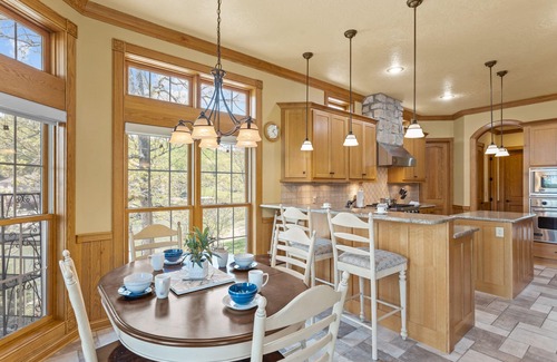 Camdenton Casa | Birdnest - A Luxury Vacation Experience