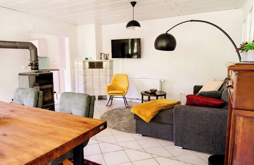 Schwanheim Apartamento | birds-nest vacation apartment view of Palatinate Forest fireplace dog-friendly