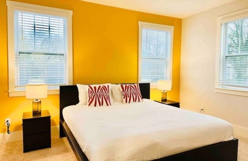 Charlotte Casa | Birdsong Bungalow - Uptown Retreat - 6 Beds