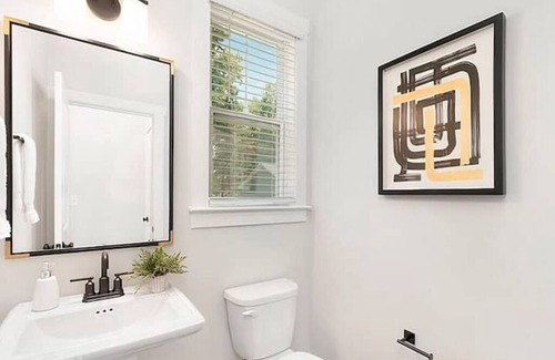 Charlotte Casa | Birdsong Bungalow - Uptown Retreat - 6 Beds