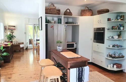 Macmasters Beach Casa | "Birdsong Cottage" Stroll to Macmasters Beach