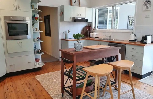 Macmasters Beach Casa | "Birdsong Cottage" Stroll to Macmasters Beach