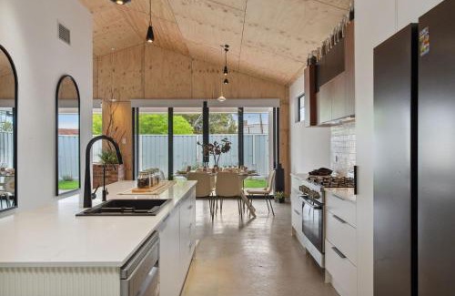 Greenacres Casa | Birdwood Modern Rustic