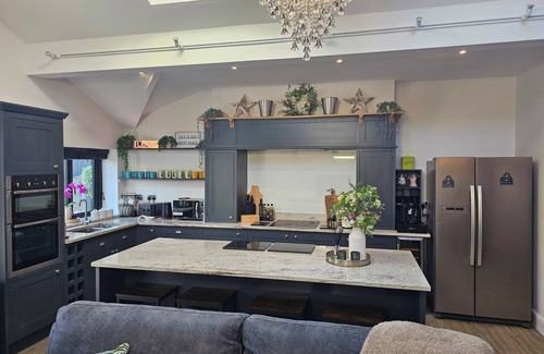 Birkdale Casa | Birkdale Links Lodge - Ideal for golf stays and larger families.