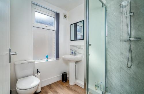 Birkenhead Casa | Birkenhead Haven - Sleeps 14 - Family and Group Stay