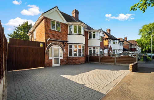 Acocks Green Casa | Birmingham Host 7 Guest Free Parking Bullring Resort World NEC BHX Luxury Posh