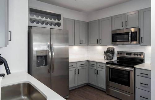 Crestline Heights Apartamento | Birmingham Luxury: 2BR Apartment w/ Pool & Gym