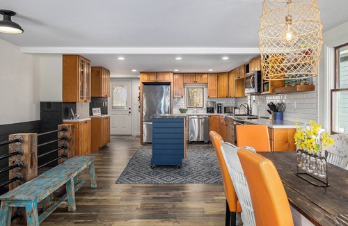 Holly Casa | Birmingham's Bungalow located on Tipsico Lake.