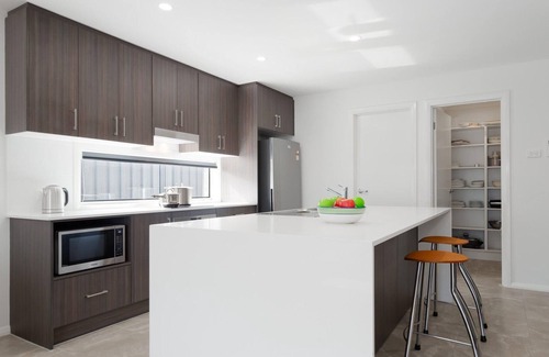 Anna Bay Casa | 'Birubi Breezes', 2/7 Fitzroy St - Duplex grande con aire acondicionado, WIFI y a solo 5 minutos a pie de la playa