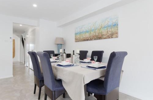 Anna Bay Casa | Birubi Breezes 2 Large Duplex with Air Conditioning WI FI and only 5 minute walk to the beach
