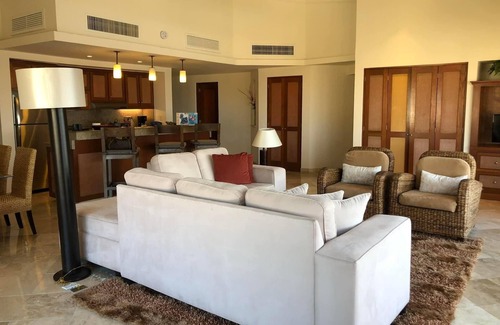 Marina Apartamento | BISBEE WEEK Black/Blue marlin tourn-on beach 2 bdrm condo.In the heart of CABO!