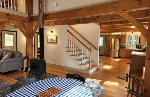 Bristol Casa | Biscay Repose, Biscay Pond, Bristol. Private, spacious, family friendly