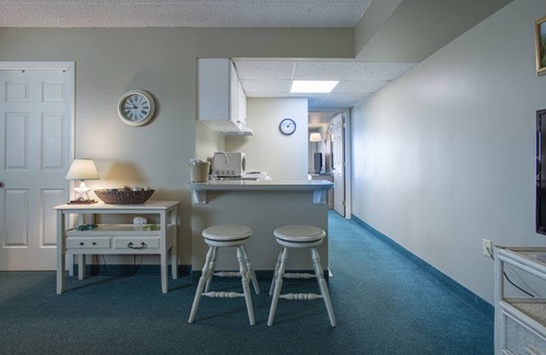 North End Hotel | Biscayne Suites