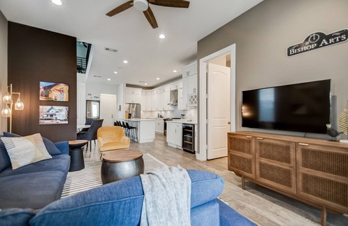 Oak Cliff Casa | Bishop Arts Abode!