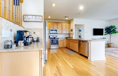 Millville Casa | Bishops Landing townhome with private washer/dryer, shared pool, tennis, gym