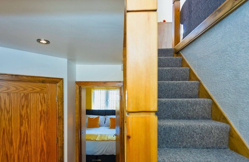 Bishops Tawton Casa | BISHOPS TAWTON SNOWDROP COTTAGE | Hot Tub available - sleeps 6 guests in 3 bedrooms