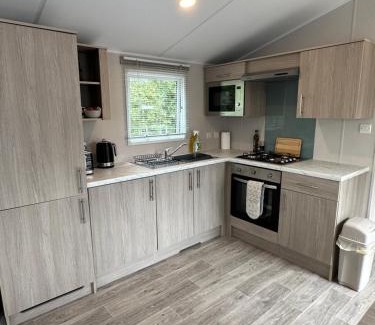 Irstead Casa | Bishy Barnabee, Waxham, nr Sea Palling, Dog friendly, Private path to the beach